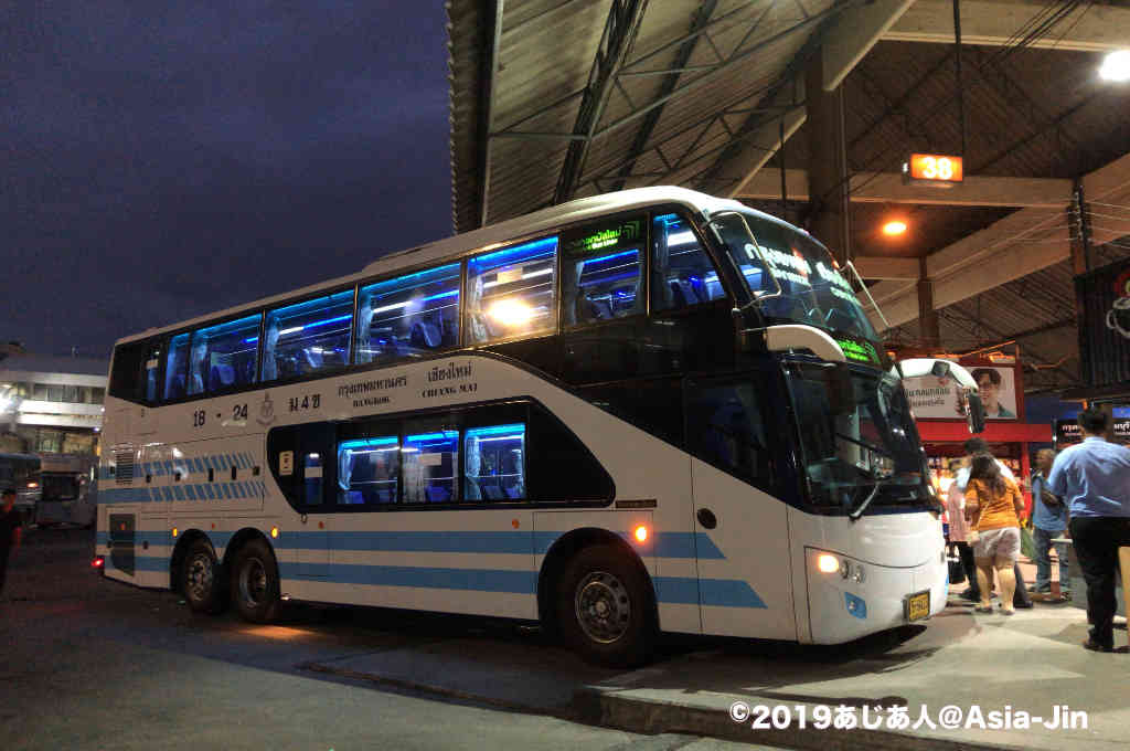 バンコク発チェンマイ行きのバス